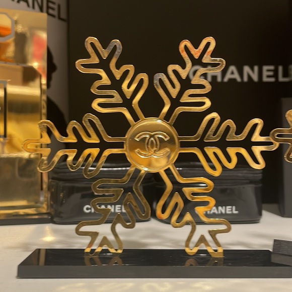 Chanel Snow Flake cosmetic display. The covered display Sold separately. - Picture 13 of 14